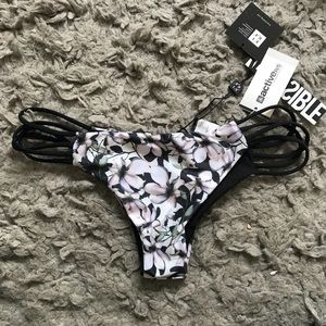 Reversible bikini bottom